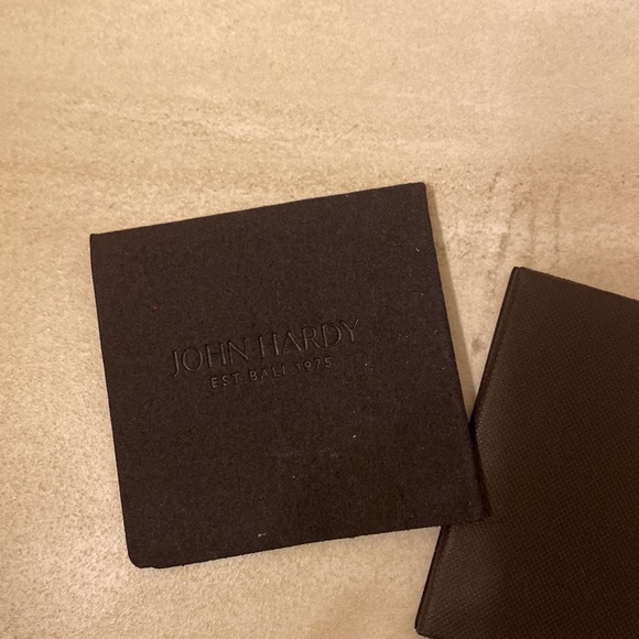 JOHN HARDY LEATHER STATION
BRACELET - Picture 5 of 10